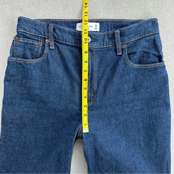 Abercrombie & Fitch 90s Straight Ultra High Rise Jeans. 29/8 Short. - Picture 7 of 8